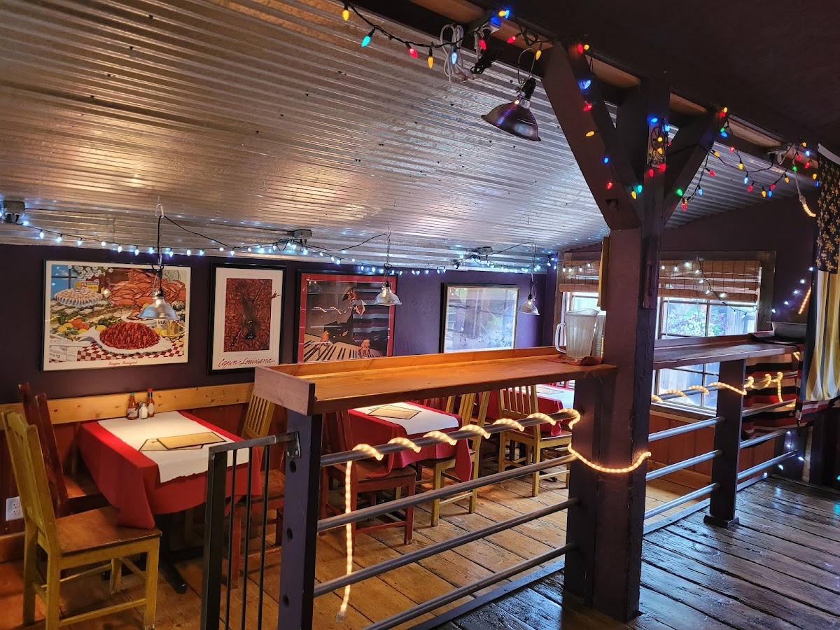 Highway 3 Roadhouse & Oyster Bar